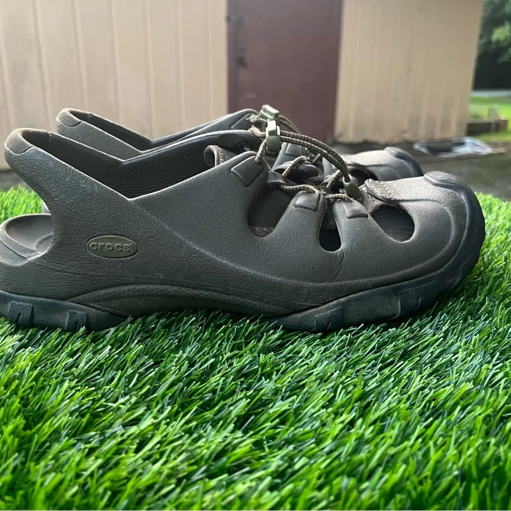 CROCS LACE UP SANDALS WOMENS 11 MENS 9 OLIVE GREEN BROWN